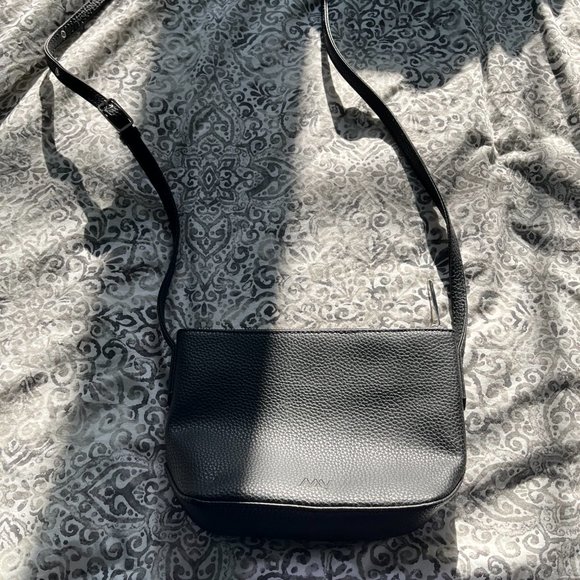 NWOT Matt and Nat Sam Purity Crossbody Bag In Black - Picture 3 of 5